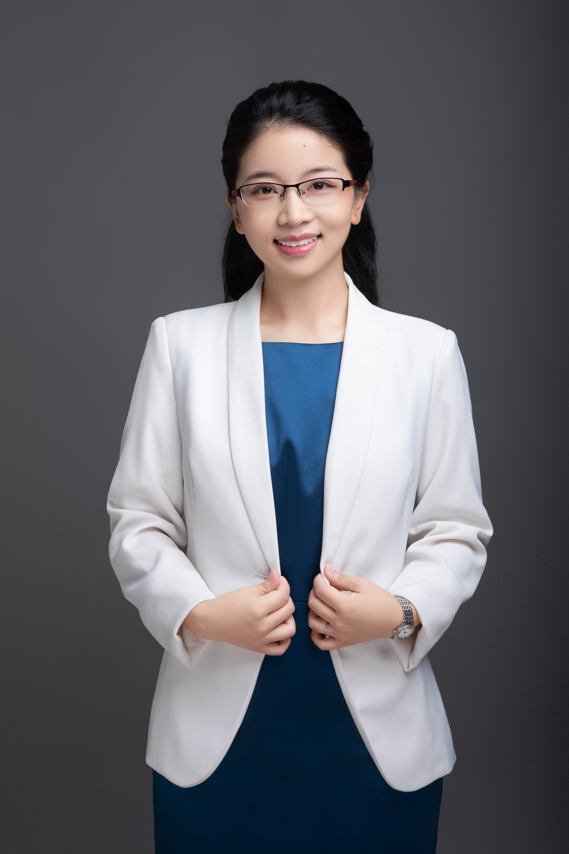 胡成艳.jpg